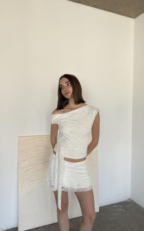 TOP IRREGULAR ENCAJE CON LAZO – ART. 75