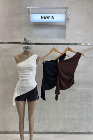 TOP RIBB C/LYCRA UN HOMBRO CON FRUNCES IRREGULAR – Art.58