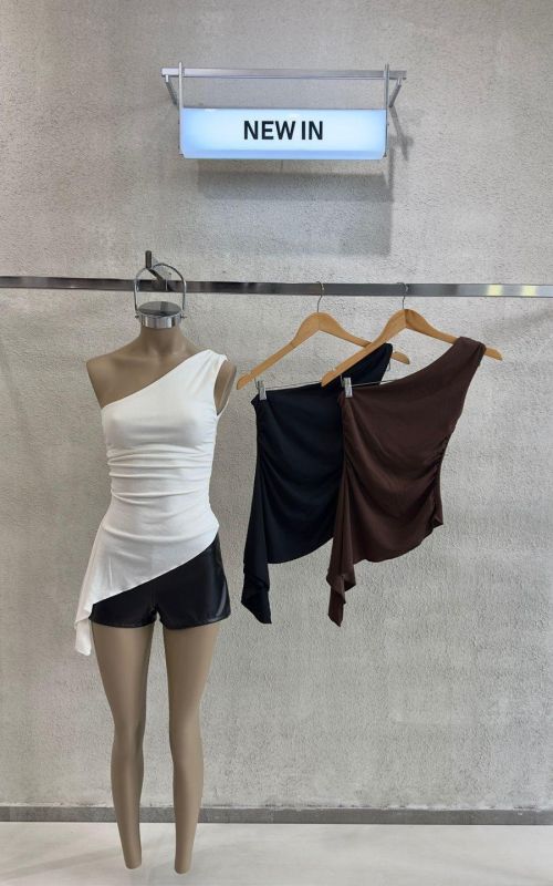 TOP RIBB C/LYCRA UN HOMBRO CON FRUNCES IRREGULAR – Art.58