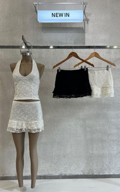 POLLERA DE ENCAJE CON VOLADOS  – ART. 531